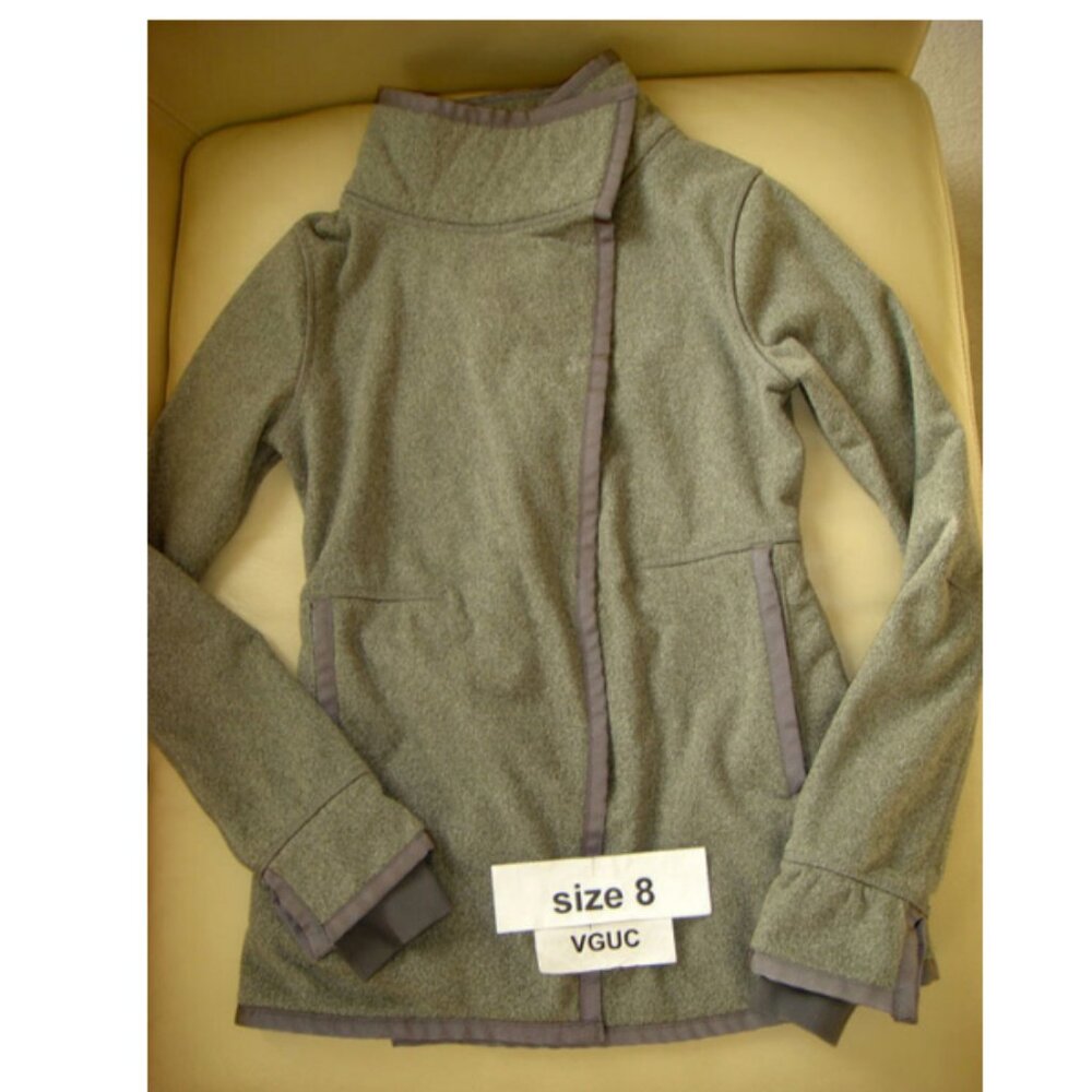 Ivivva Girl by Lululemon 🍋 Big Business Wrap Grey Sherpa thumbholes size 8 - Picture 3 of 5